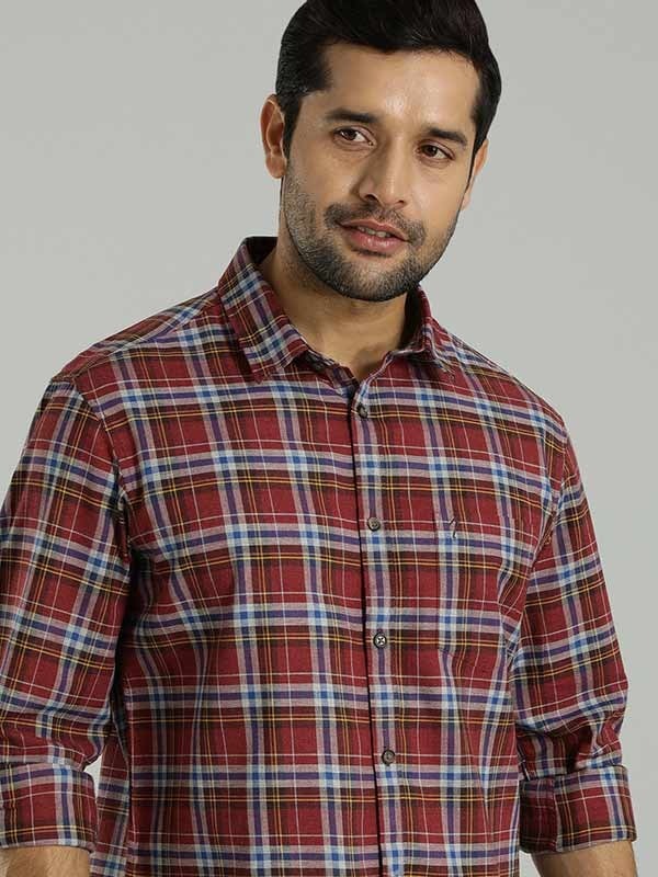 Indian Terrain Men Checkered Maroon Shirt